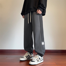 深灰色