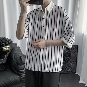 夏季五分袖宽松竖条纹衬衫男生潮流帅气休闲T恤时尚百搭青少年图片