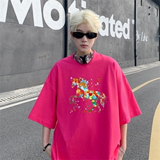 玫红色