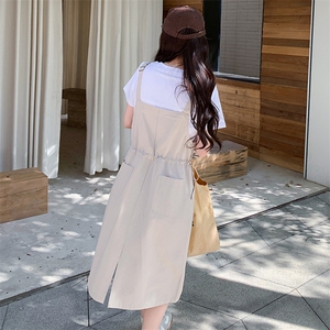 可爱风米杏色超好看减龄连衣裙女2025夏季新款宽松显瘦背带裙套装图片