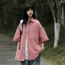 粉红色