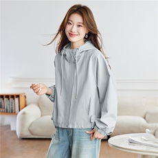 现货！2026春季新款简约休闲优雅时尚具有设计感女士连帽外套，女装短外套，木子恋