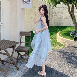 高级小众不撞款裙子女夏2025新款轻奢高级感蝴蝶流苏吊带连衣裙女图片