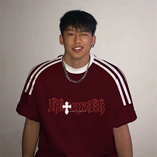 酒红色