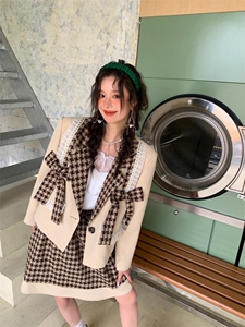 两色蝴蝶结格纹套装图片