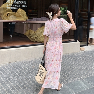 粉色女神范连衣裙女中长款2024夏季新款茶歇法式温柔风收腰碎花裙图片