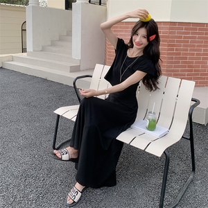 黑色氛围感休闲套装裙女2025夏季新款温柔风T恤高腰半身裙两件套图片