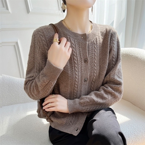 女士圆领羊毛开衫高腰短款麻花纹羊毛图片