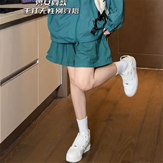 翠绿色