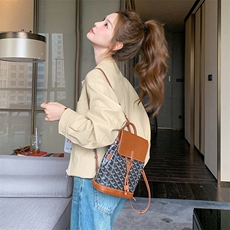 新款现货主推蛋白皮皮衣外套2509-P145-K208，女装短外套，2C129