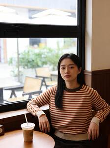 2026新款橘色条纹套头毛衣女图片
