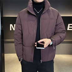 紫红色