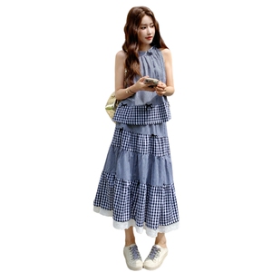 蓝色格纹拼接挂脖上衣套装女夏新款小清新学院风休闲半身裙两件套图片