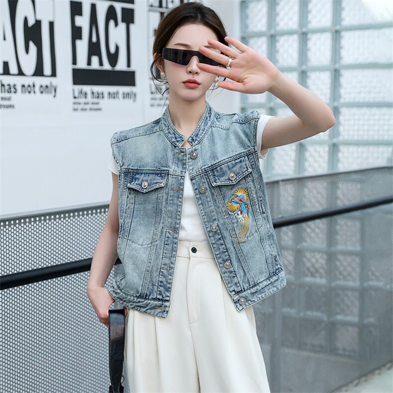 现货新中式刺绣牛仔马甲背心女春季2024年新款上衣休闲大码女装潮,女装马甲,江南女神