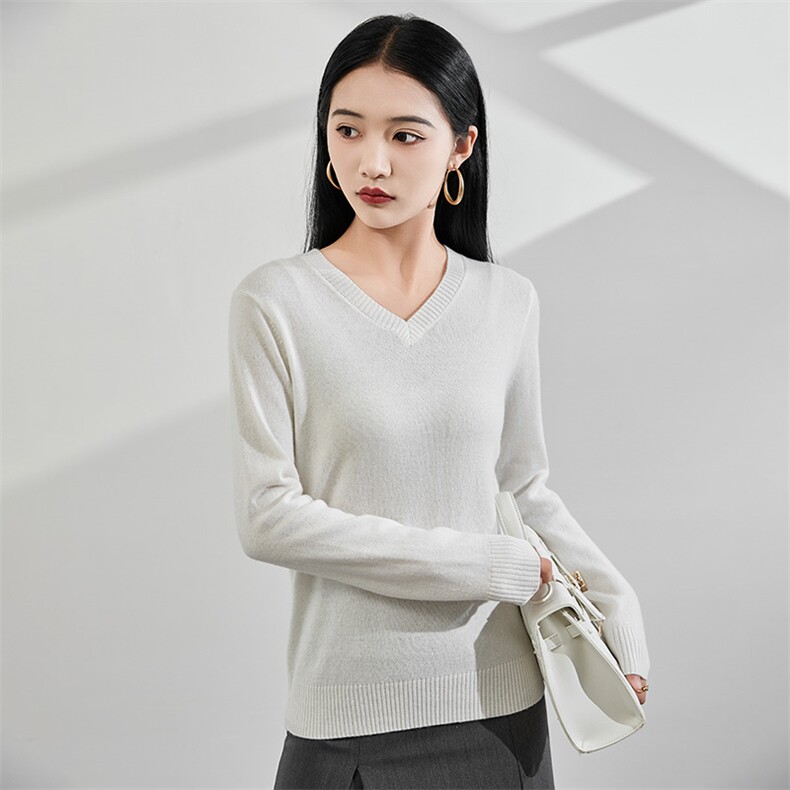 2024秋冬新款35%山羊绒女士净面V领羊绒衫图片