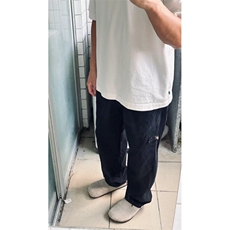 黑色