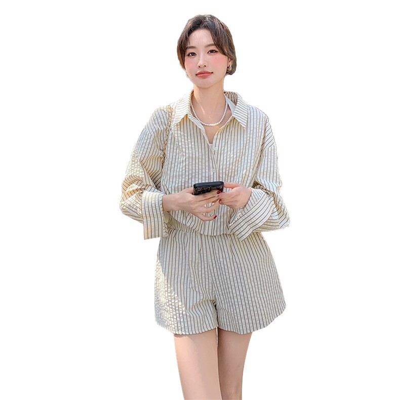 2025夏季女装新款竖条纹假三件套欧版时尚吊带衬衫短裤套装,女装套装/套裙,2C233