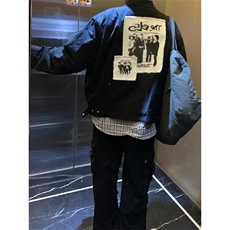 黑色