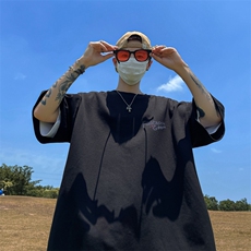 黑色