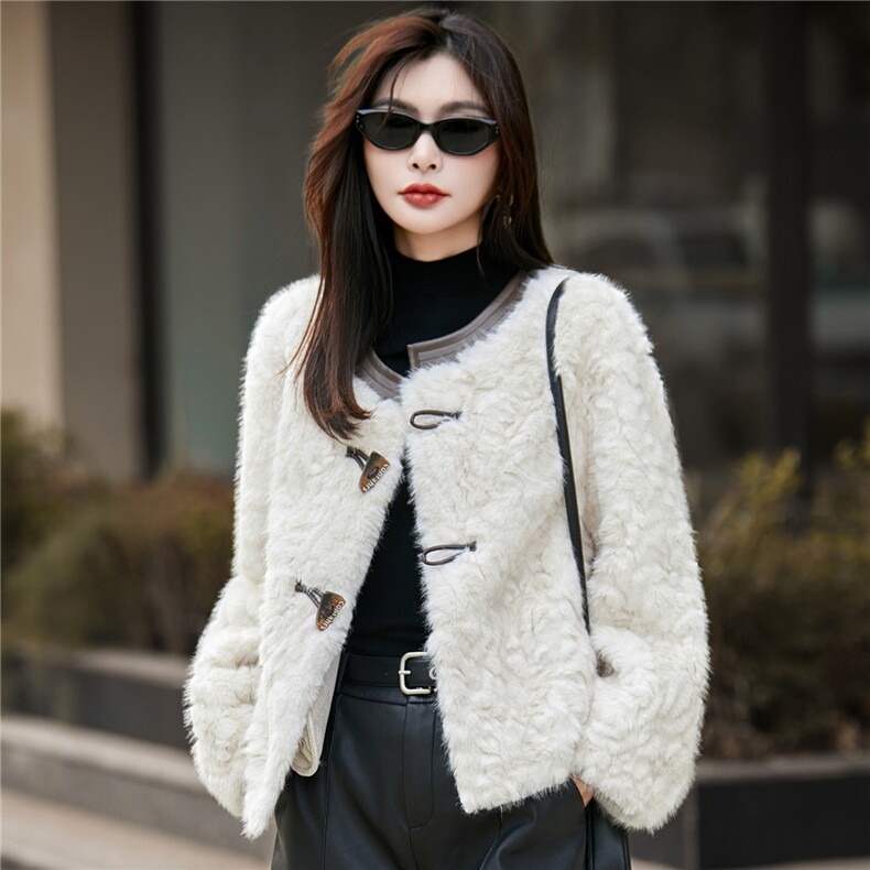 2025年秋季皮圆领牛角扣外套，女装短外套，圣丽羊绒
