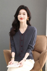 现货2025秋冬V领毛衣女士时尚简约长袖秋冬打底针织衫上衣厚，商品下架区，韩然一族