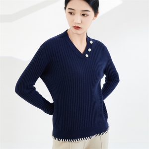 秋冬季新款时尚显瘦V领抽条美拉德风羊毛衫图片
