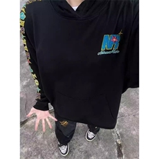 黑色