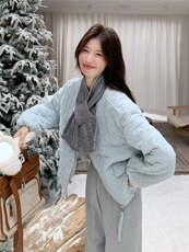 浅蓝色针织围巾菱格丝绒羽绒服女冬季2025新款甜美保暖白鸭绒外套，女装羽绒服，慧尚2-185