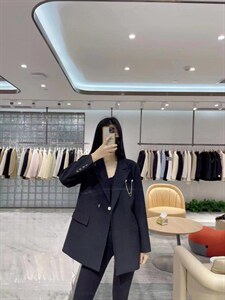 2022新款西装图片