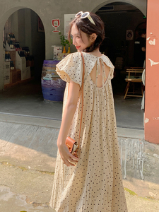 白色波点小飞袖连衣裙女2024夏新款韩版宽松显瘦慵懒风中长款裙子图片