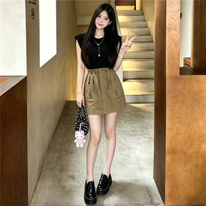 女夏季新款时尚减龄套装收腰显瘦圆领黑色无袖上衣工装短裙两件套图片 女夏季新款时尚减龄套装收腰显瘦圆领黑色无袖上衣工装短裙两件套图片