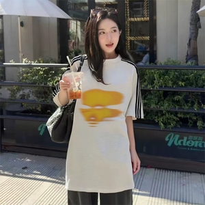 抖音得物品质二开240克宽松纯棉美式潮牌印花三条杠中性风短袖T恤图片
