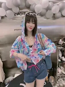 新款韩货洋气彩色花色连帽防晒衣图片