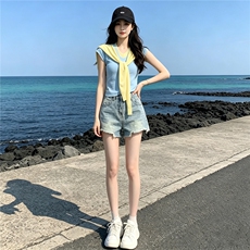 时尚穿搭套装女夏修身显瘦V领系带披肩假两件上衣牛仔短裤两件套，女装套装/套裙，江南