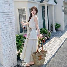白色假两件刺绣花边连衣裙2025新款女春夏小香风流行高级感背心裙，女装连衣裙，2C159