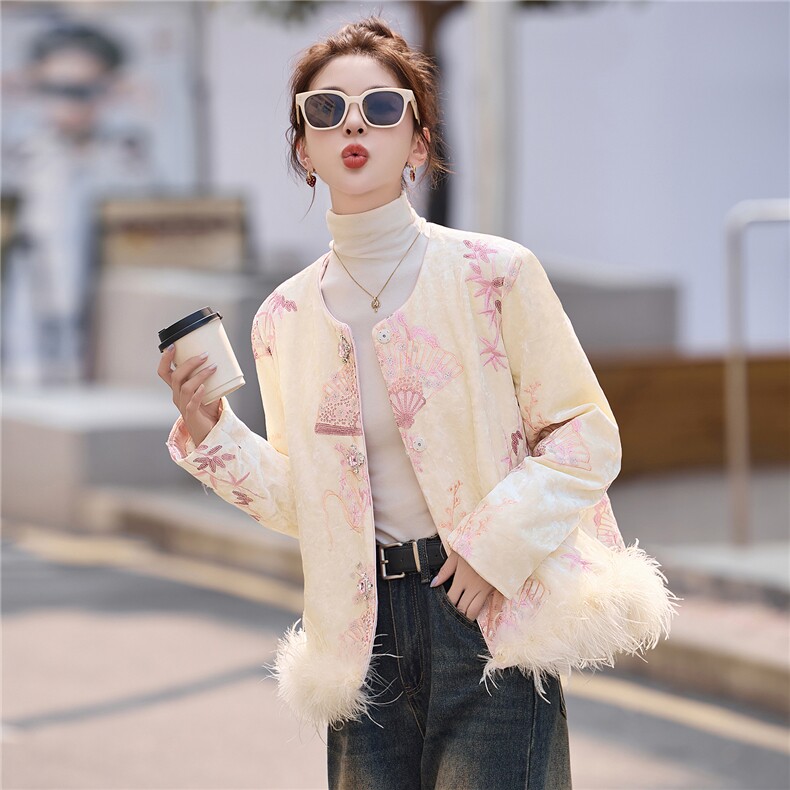新中式国风刺绣羽绒服女2025冬季新款洋气减龄圆领百搭白鸭绒外套,女装羽绒服,依如秀(原杭风阁)