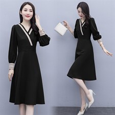 2021春季新款时尚舒适气质V领大摆镶花边连衣裙，女装连衣裙，岚衣(原川流布茜）