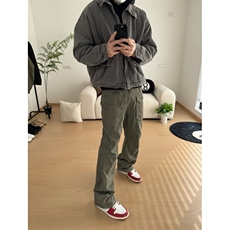 灰绿色