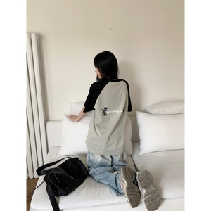 H0588-P35索罗娜 罗口领 字母印花擦肩袖短袖T恤宽松图片