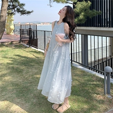 浅蓝立体花朵无袖挂脖连衣裙女2025夏新款法式度假风绝美气质长裙，女装连衣裙，2C258