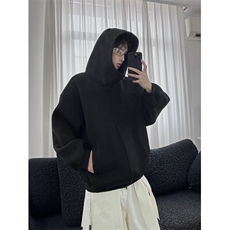 黑色