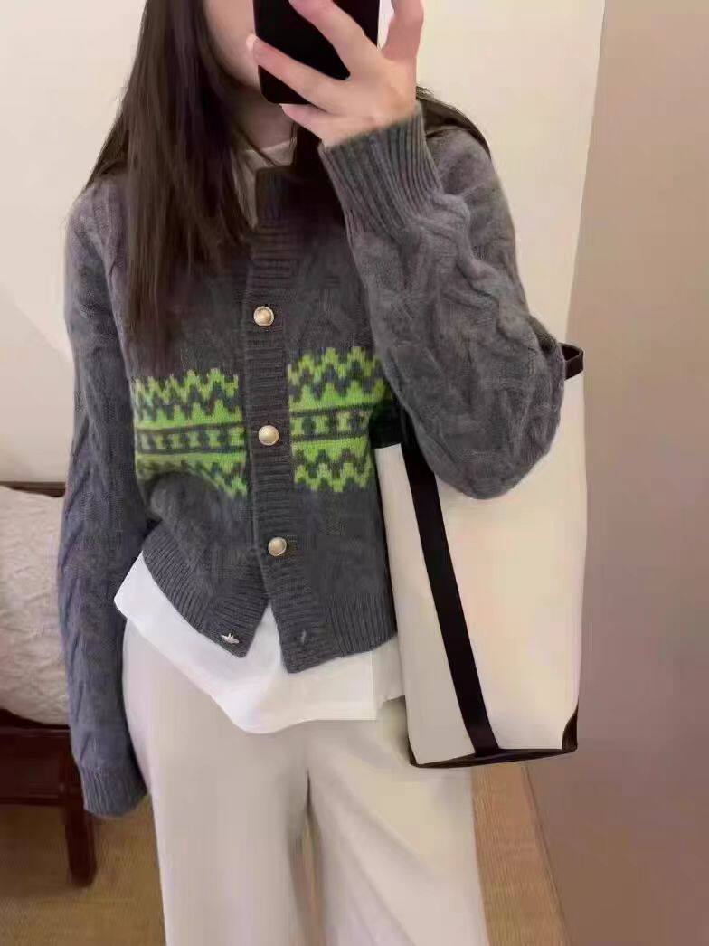 2025年秋季通勤单件单件长袖长金属扣提花圆领，女装羊毛衫，千御纺羊绒