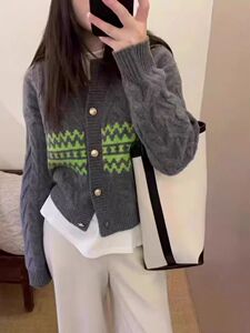 2025年秋季通勤单件单件长袖长金属扣提花圆领，女装羊毛衫，千御纺羊绒