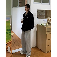 黑色