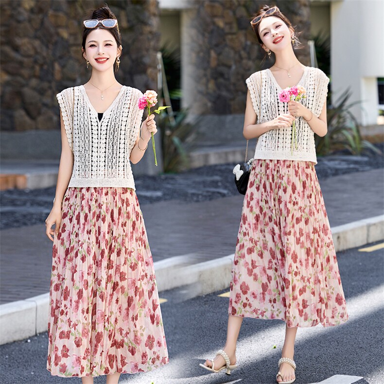 现货新款2024年夏季时尚无袖镂空针织上衣碎花百褶裙两件套，女装套装/套裙，盈茜