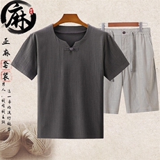 深灰上衣＋浅灰短裤