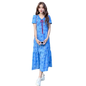 法式蓝色碎花连衣裙女夏2025新款大方得体独特漂亮超好看爆款裙子图片