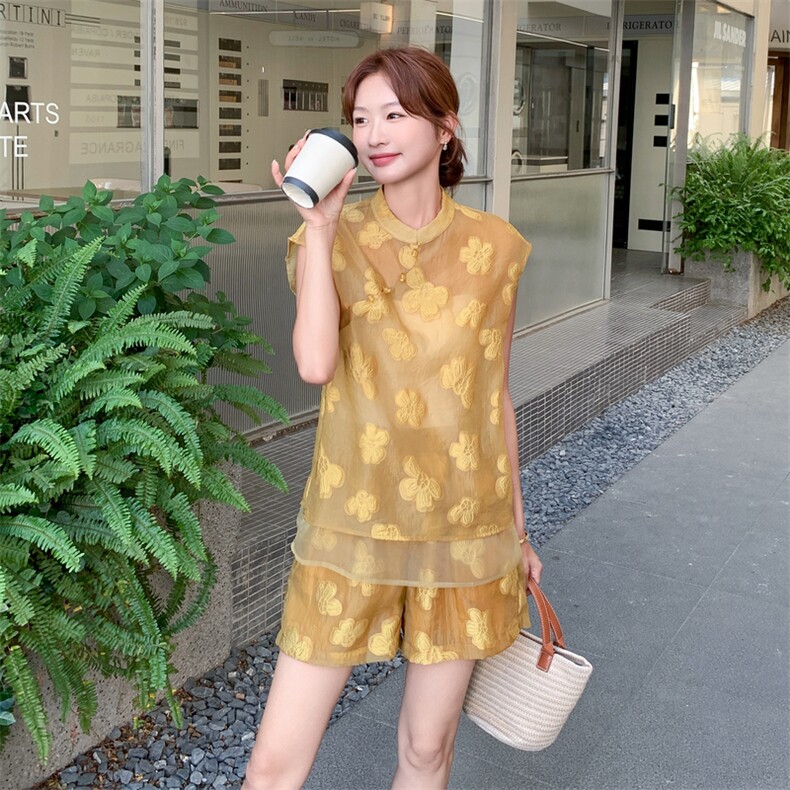 新中式国风花朵刺绣上衣套装女夏季2025新款一整套直筒短裤两件套图片