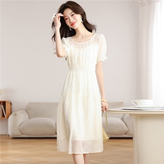 2026夏季新款米白色蕾丝连衣裙泡泡袖收腰显瘦中长款仙气网纱仙女，女装连衣裙，艾米