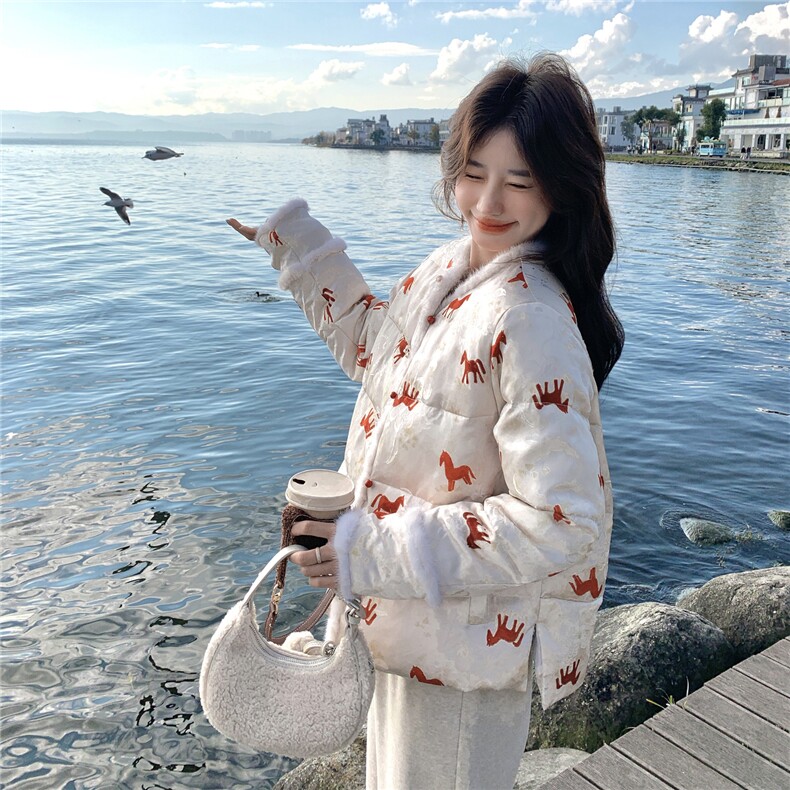 品质|马上有钱新中式三星鹅绒服女冬新年战袍外套红色羽绒服,女装羽绒服,2C218